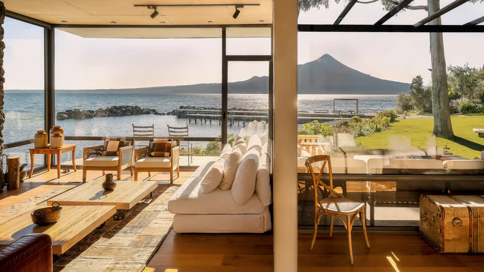 Living room opening onto the lake and a volcano
